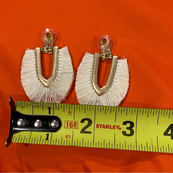 New NWOT boho summer dangle earrings cream/ivory gold spring bohemian fringe - Picture 5 of 7